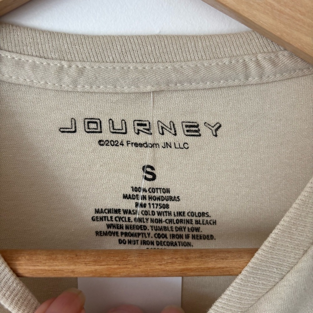 Journey New with Tags Band T-shirt Tan Size Small Short Sleeves - Picture 4 of 4